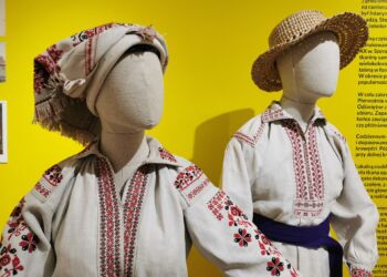 Jaworowskie zabawki i stroje ludowe na wystawie w Radrużu – barwna opowieść o dziedzictwie Roztocza [ZDJĘCIA]