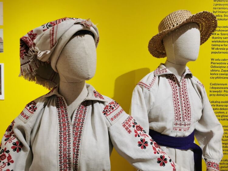 Jaworowskie zabawki i stroje ludowe na wystawie w Radrużu – barwna opowieść o dziedzictwie Roztocza [ZDJĘCIA]