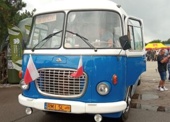 Grębów przyciągnął pasjonatów motoryzacji z czasów PRL [ZDJĘCIA]