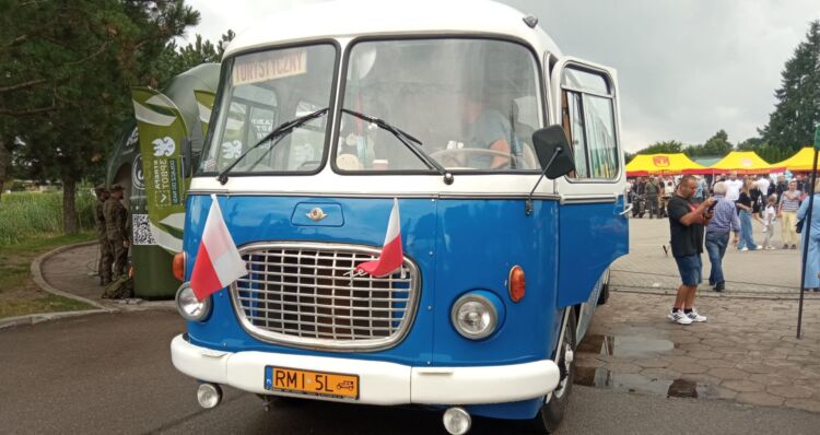 Grębów przyciągnął pasjonatów motoryzacji z czasów PRL [ZDJĘCIA]