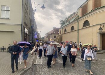 Marsz Pamięci w Rzeszowie: hołd dla żydowskich ofiar Zagłady z okazji 83. rocznicy deportacji