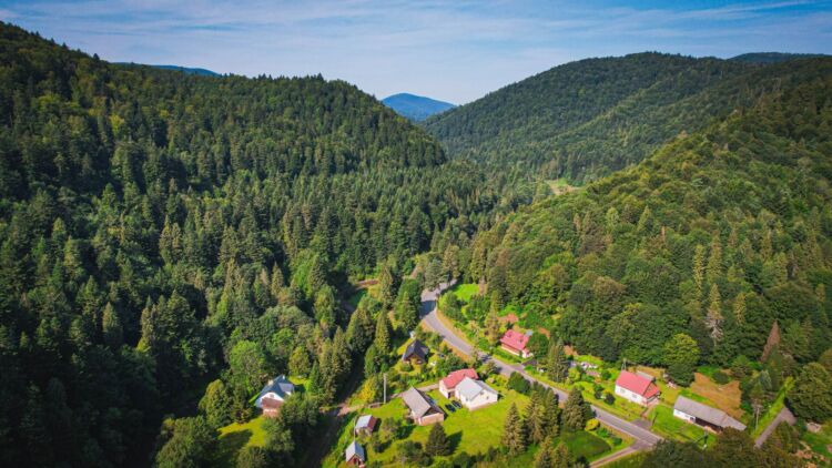 Uwaga na upały na Podkarpaciu. Idealne warunki w Bieszczadach, ale trzeba pamiętać o ochronie przed słońcem 1 - Polskie Radio Rzeszów Już dziś Festiwal „Przystanek Gmina Boguchwała. Kierunek Natchnieni Bieszczadem”