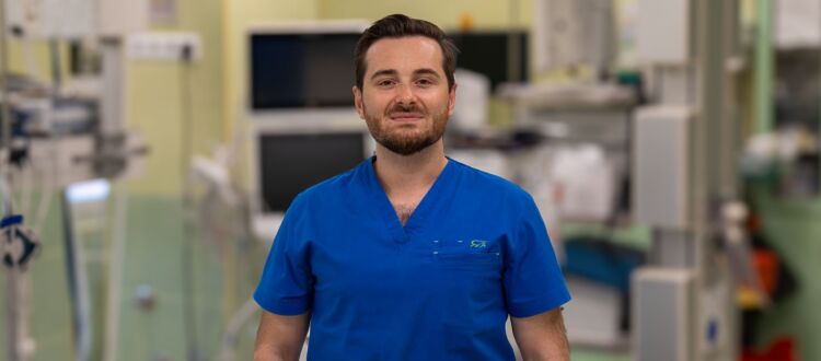 Lekarz z Rzeszowa ekspertem chirurgii robotycznej. 200 operacji z użyciem robota da Vinci 1 - Polskie Radio Rzeszów Lekarz z Rzeszowa ekspertem chirurgii robotycznej. 200 operacji z użyciem robota da Vinci