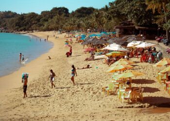 Kopanie dołów na plaży może być niebezpieczne