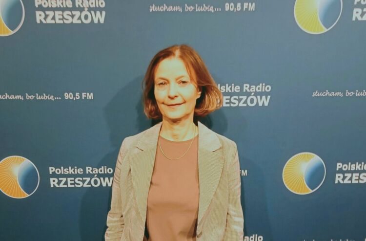 Nie każda woda bezpieczna do kąpieli. Ostrzeżenie przed sinicami i zanieczyszczeniami 1 - Polskie Radio Rzeszów Nie każda woda bezpieczna do kąpieli. Ostrzeżenie przed sinicami i zanieczyszczeniami