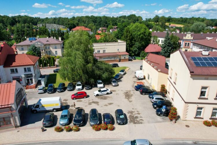 Plac za Urzędem Miejskim w Ropczycach zyska nowy wygląd