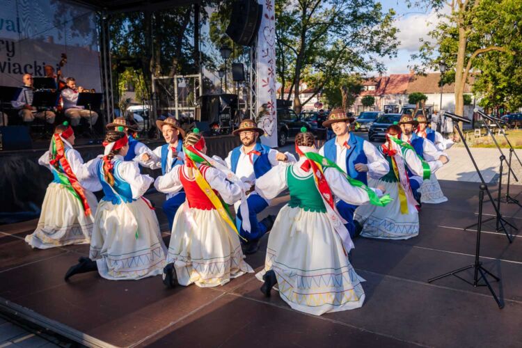 Koncert pieśni ludowych w Tarnobrzegu zwieńczy projekt „Mistrz – Uczeń” 1 - Polskie Radio Rzeszów Rozpoczął się V Festiwal Kultury Lasowiackiej – święto tradycji na Podkarpaciu