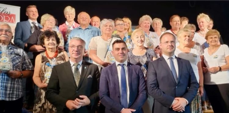 Osoby starsze z gminy Tyczyn mogą już odbierać Kartę Seniora