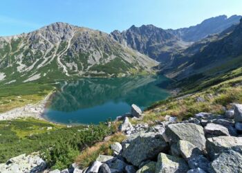 Za kąpiel w tatrzańskich jeziorach grozi surowa grzywna