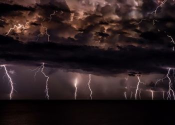 Burze i ulewy. Synoptycy ostrzegają przed podtopieniami w regionie