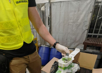 Podkarpacka KAS przechwyciła 2 tys. opakowań nielegalnych liquidów