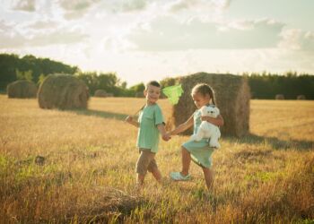 Ekspert o publikowaniu zdjęć dzieci w sieci