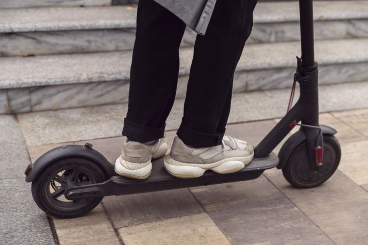 Hulajnogi elektryczne zagrożeniem na drogach? Rośnie liczba wypadków