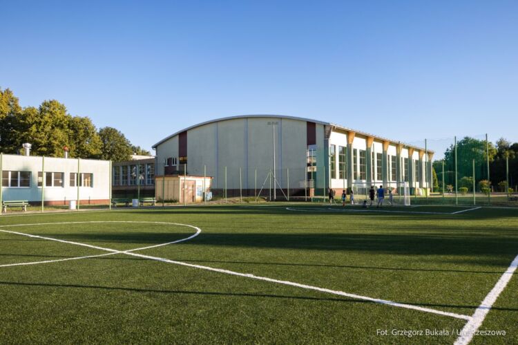 Zakończyła się modernizacja boiska przy IV LO w Rzeszowie