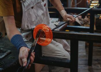 Wystawa szklanych skarbów z krośnieńskich hut szkła w Stalowej Woli