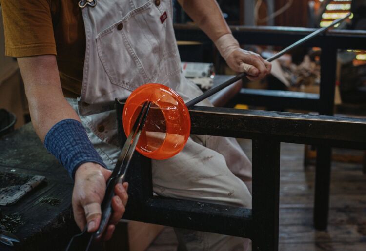 Wystawa szklanych skarbów z krośnieńskich hut szkła w Stalowej Woli