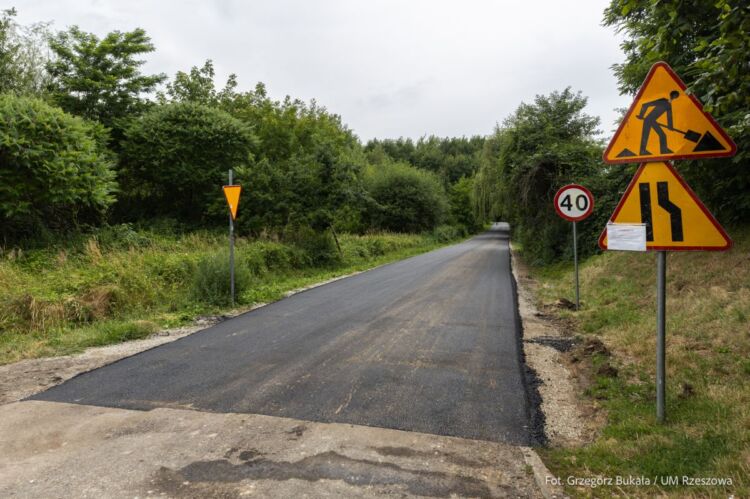 Trwają prace modernizacyjne przy ul. Wyspiańskiego – inwestycja poprawi komfort jazdy