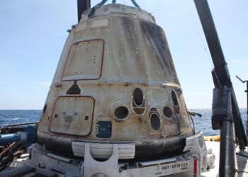 Kapsuła Dragon, z Polakiem na pokładzie, bezpiecznie wróciła na Ziemię [AKTUALIZACJA]