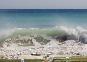 Po trzęsieniu ziemi fale tsunami uderzyły w Siewiero-Kurilsk