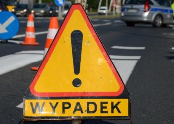 Zderzenie motocykla z osobówką na rzeszowskiej zaporze (WIDEO)