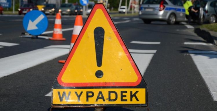 Zderzenie aut w Krośnie na DK28. Służby ustalają okoliczności zdarzenia 1 - Polskie Radio Rzeszów Zderzenie motocykla z osobówką na rzeszowskiej zaporze (WIDEO)