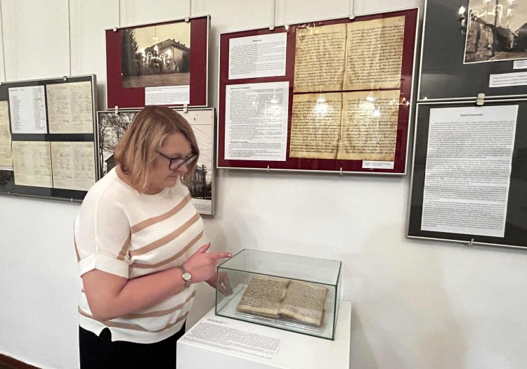 W Muzeum w Przeworsku wystawa „Niedokończona sukienka – świat Basi Rosenberg” [ZDJĘCIA]