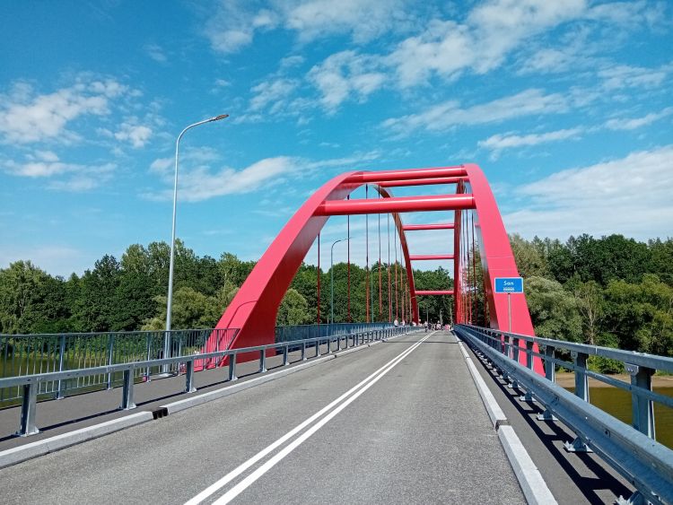 Po 100 latach most połączył ponownie dwa brzegi Sanu. Ruszyła przeprawa z Bielin do Rudnika 1 - Polskie Radio Rzeszów Po 100 latach most połączył ponownie dwa brzegi Sanu. Ruszyła przeprawa z Bielin do Rudnika