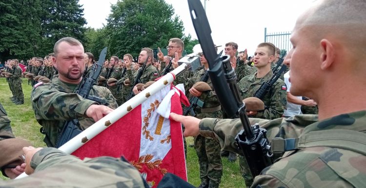 172 żołnierzy złożyło przysięgę wojskową na terenie Fortu XI w Duńkowiczkach [ZDJĘCIA]