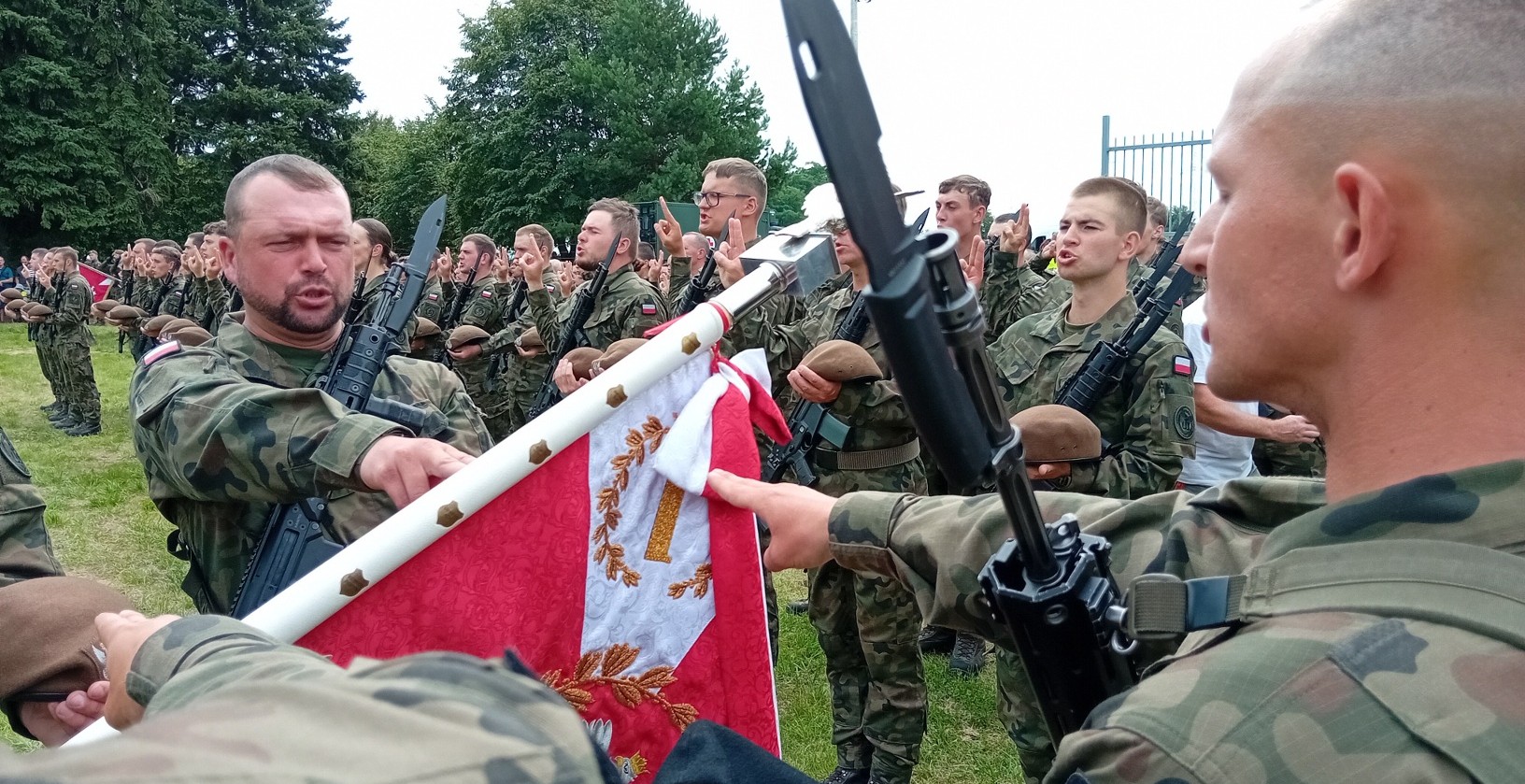 172 żołnierzy złożyło przysięgę wojskową na terenie Fortu XI w Duńkowiczkach [ZDJĘCIA]