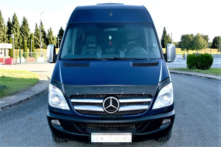 Dwa busy zatrzymane na granicy. Podejrzenia wzbudziły m.in. numery VIN pojazdów 1 - Polskie Radio Rzeszów Dwa busy zatrzymane na granicy. Podejrzenia wzbudziły m.in. numery VIN pojazdów