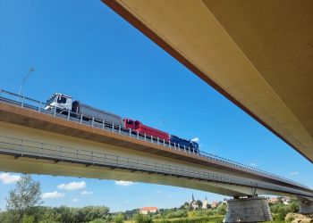 Budowa nowego mostu na Wiśle w Sandomierzu dobiega końca