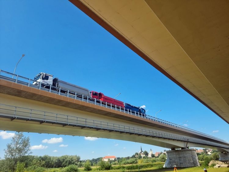 Budowa nowego mostu na Wiśle w Sandomierzu dobiega końca 1 - Polskie Radio Rzeszów Budowa nowego mostu na Wiśle w Sandomierzu dobiega końca