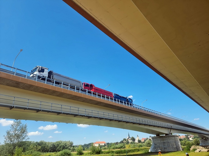 Budowa nowego mostu na Wiśle w Sandomierzu dobiega końca