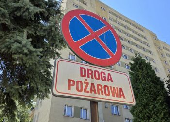 Zablokowane drogi pożarowe utrudniają akcje ratunkowe – służby apelują o rozsądek