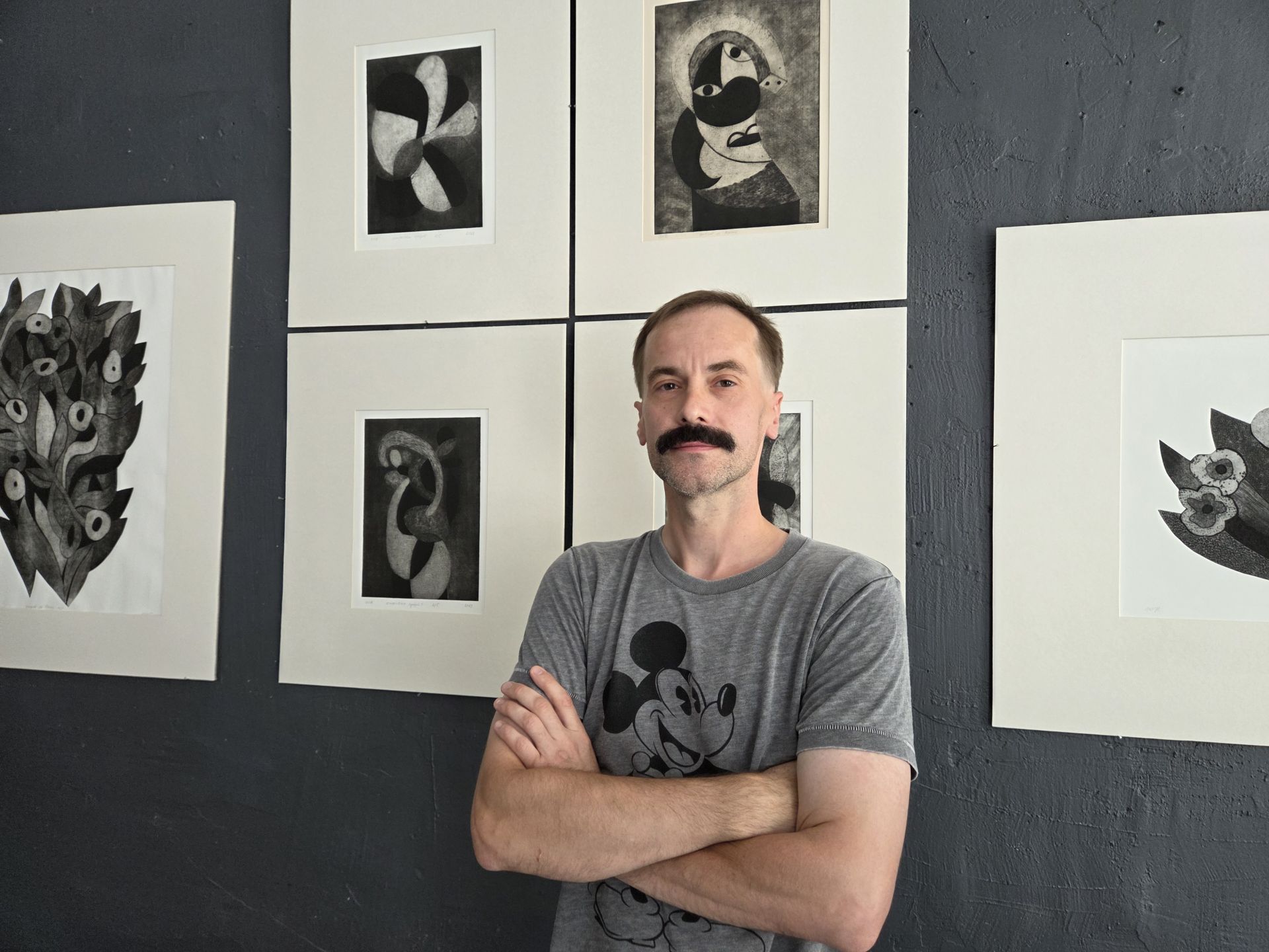 „Dialog” dwóch artystów w Galerii r_z w Rzeszowie – wystawa Mariusza de Kluza i Damiena Valero [ZDJĘCIA]