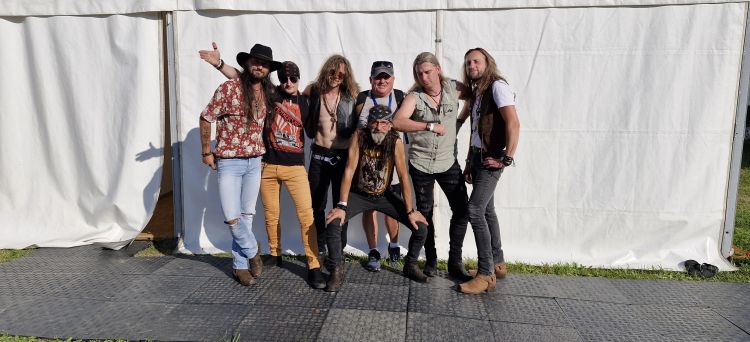 Gwiazdy i fani zjechali na Cieszanów Rock Festiwal. Będzie tam też Polskie Radio Rzeszów [WIDEO]