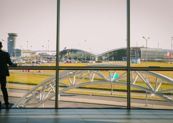 Samolot ze 130 pasażerami wylądował w Jasionce z powodu przerwy na lotnisku Kraków-Balice