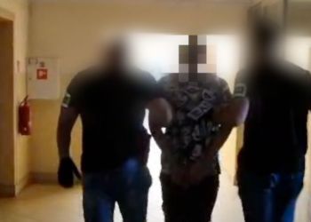 Do tymczasowego aresztu trafił mężczyzna podejrzany o posiadanie broni i narkotyków