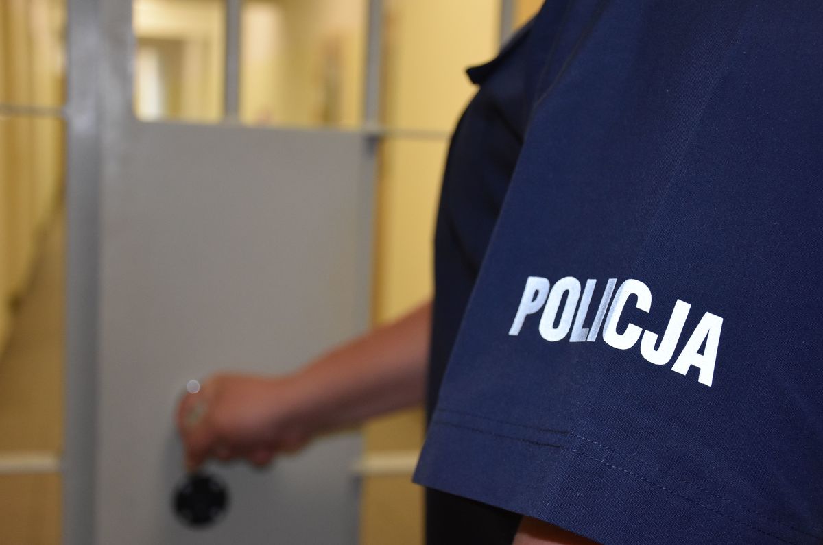 Zarzuty dla podejrzanego o śmiertelne pobicie 58-latki w Radymnie 6 - Polskie Radio Rzeszów Zarzuty dla podejrzanego o śmiertelne pobicie 58-latki w Radymnie