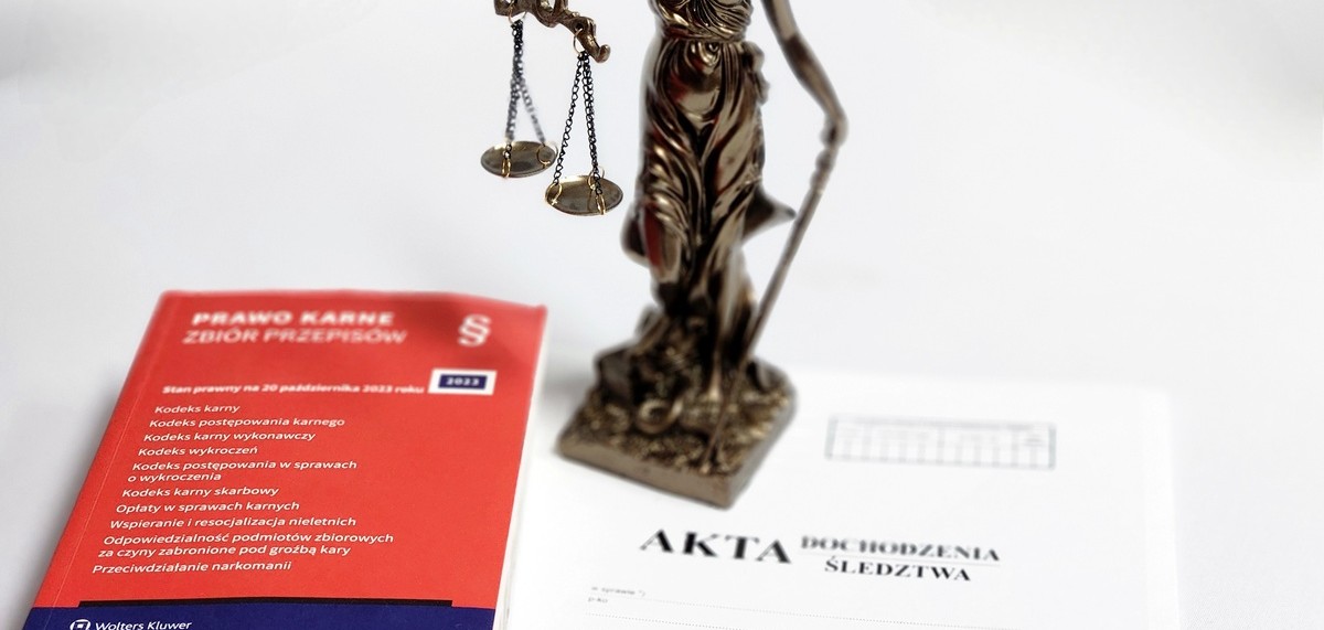 Kompletnie pijana mieszkanka Mielca uszkodziła mercedesem zaparkowane auta 8 - Polskie Radio Rzeszów Kompletnie pijana mieszkanka Mielca uszkodziła mercedesem zaparkowane auta