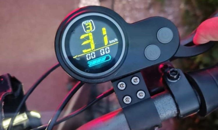 Nietrzeźwy 66-latek wiózł na hulajnodze pasażera