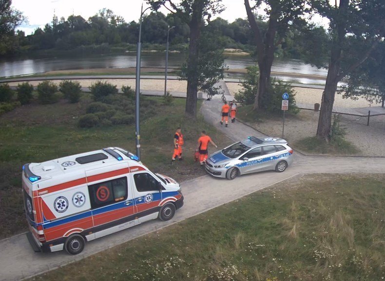 Dzieci chodziły środkiem Sanu. Nie wiedziały, jak wydostać się na brzeg - Polskie Radio Rzeszów