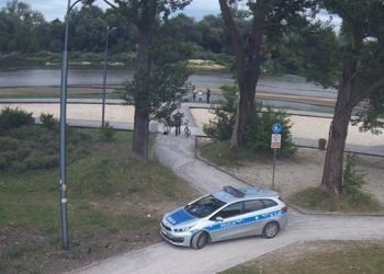 Dzieci chodziły środkiem Sanu. Nie wiedziały, jak wydostać się na brzeg