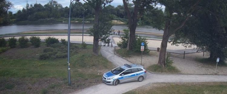 Dzieci chodziły środkiem Sanu. Nie wiedziały, jak wydostać się na brzeg