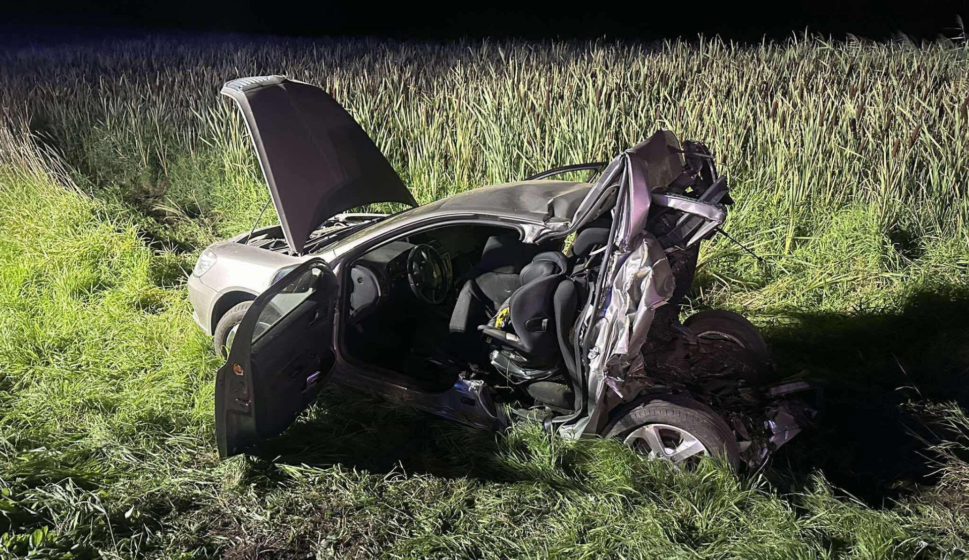 Tragiczny wypadek w Wozławkach: Sprawca uciekł, dwie osoby nie żyją