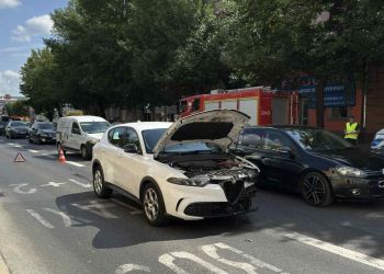 Zderzenie samochodu z motocyklem na al. Piłsudskiego. Występują utrudnienia [ZDJĘCIA]