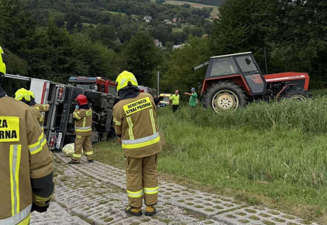 Tragiczny wypadek w Braciejowej. Ciężarówka przygniotła 44-latka [ZDJĘCIA]