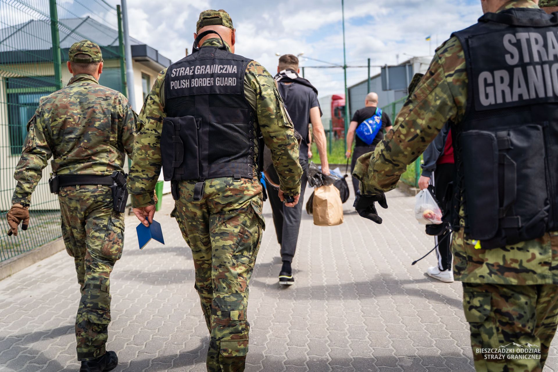 Straż Graniczna wydaliła z Polski 15 obywateli Ukrainy wielokrotnie karanych za przestępstwa i wykroczenia [WIDEO] - Polskie Radio Rzeszów