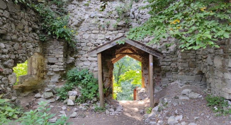 Odkrycia archeologów w ruinach Zamku Sobień 1 - Polskie Radio Rzeszów Odkrycia archeologów w ruinach Zamku Sobień