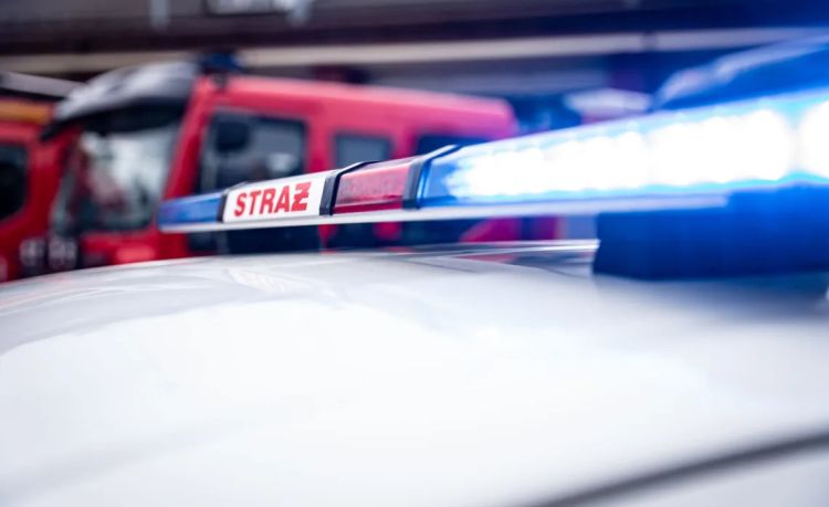 Strażacy oczyścili jezdnię w Haczowie, wyciek z nieszczelnego pojazdu